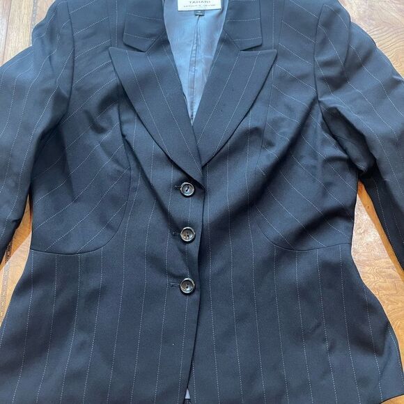16 Tahari Single Pinstripe w Hash Structured Blazer! - Picture 11 of 13